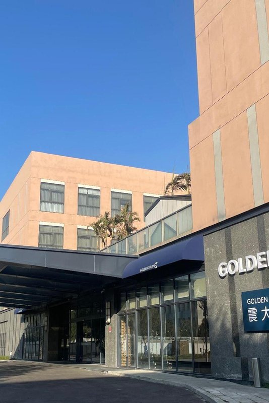 震大金鬱金香酒店