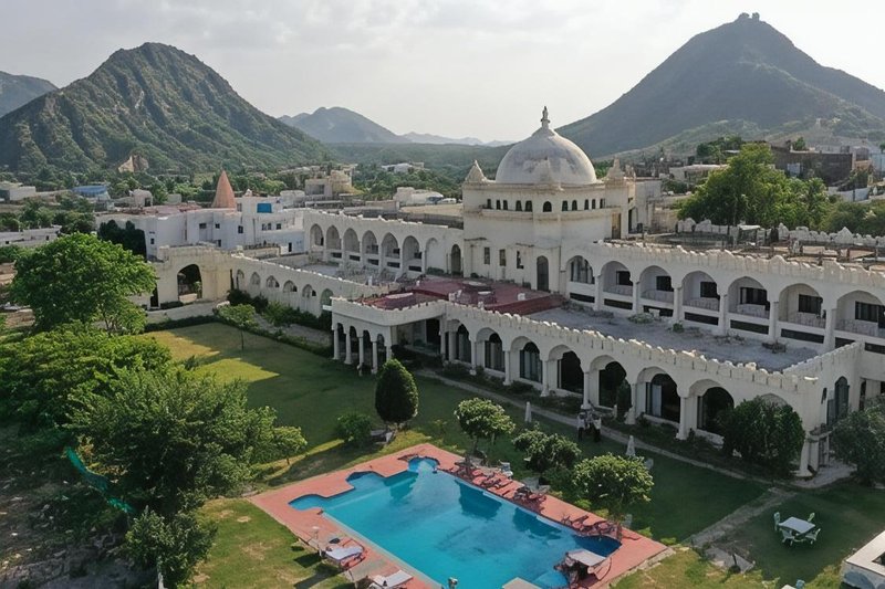 Gulaab Niwaas Palace