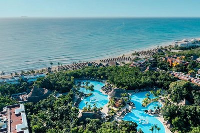 天堂海灘伊貝羅斯塔浪花酒店