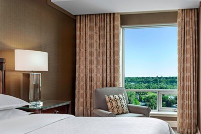 卡爾加里克萊裏喜來登套房酒店