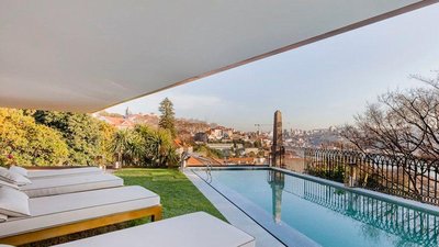 託雷爾前衞酒店