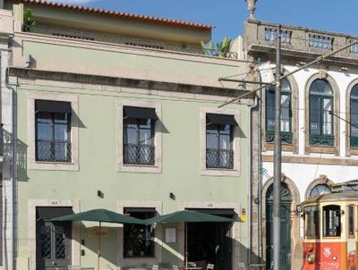 Portie Deluxe Suites by Da'Home