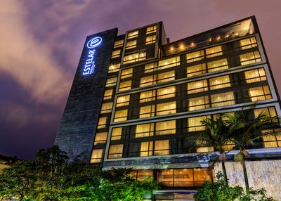 93號公園埃斯特拉酒店