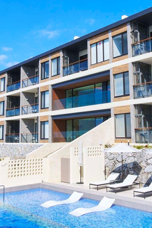BATON SUITE OKINAWA KOURI Island