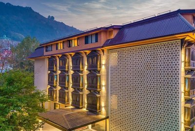 斯里納格雪地酒店