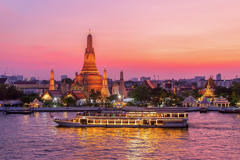 How far is Bangkok from Hong Kong by plane