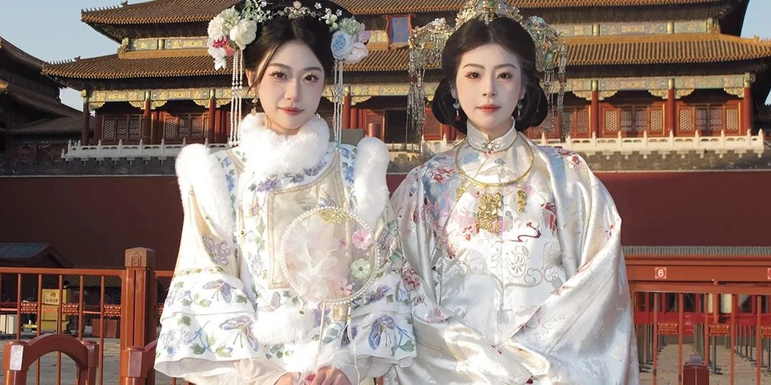 Beihai Park in Beijing[8 chain stores in Beijing · Hanfu + makeup and styling/multiple packages optional]